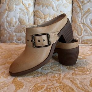 FRYE Leather Belted Harness Mules Clogs Block Heel 6 M Shoes Tan Beige